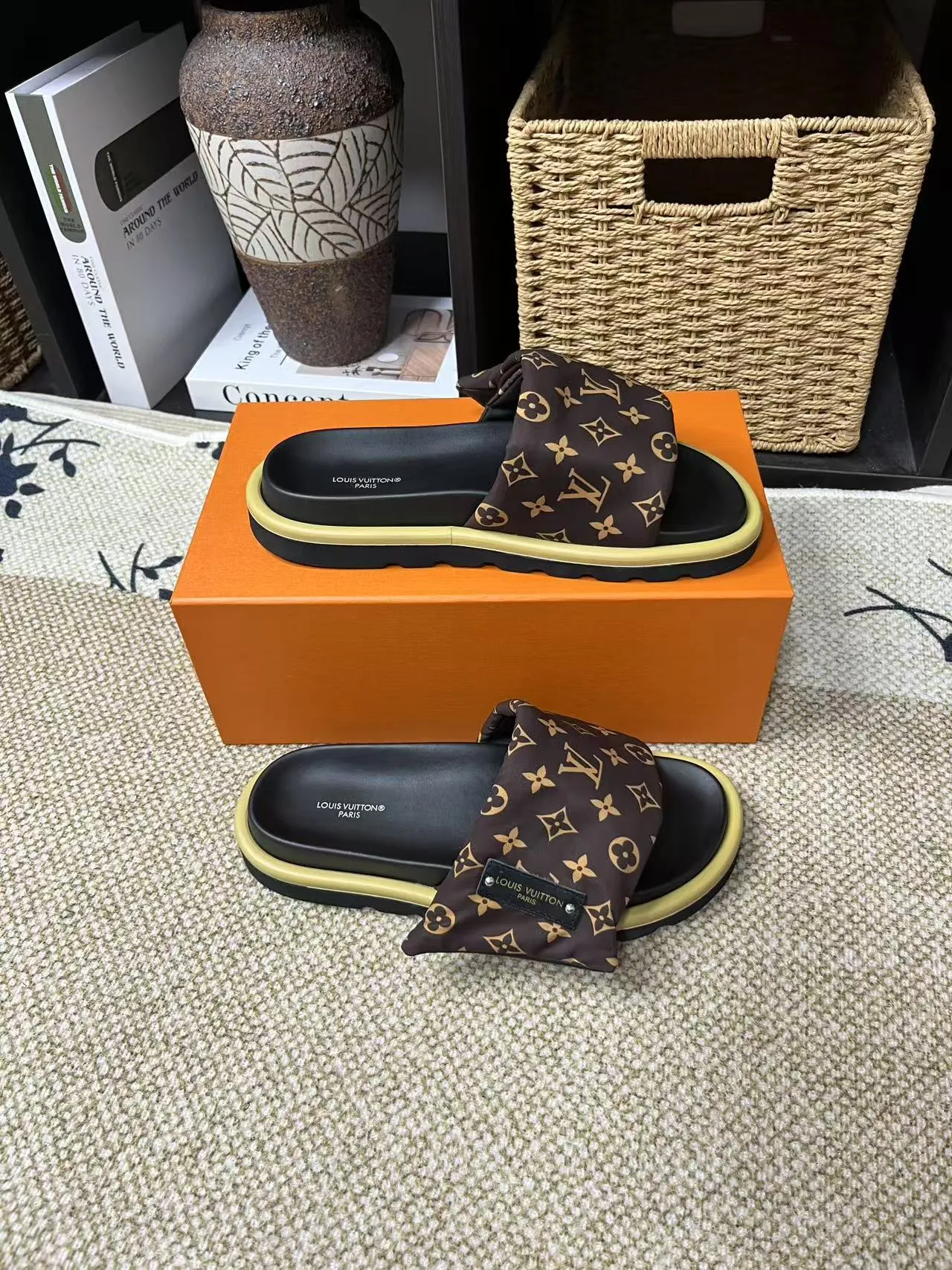 P340 yuan LV Louis Vuitton Full of high-end feel! A popular model among bloggers at home and abroad, it’s retro and fashionable, and looks stunning on your feet! Mainly recommended model on the official website★ ━━━━━ ЅᏇєєt ━━━━━ ▪️Upper: original calfskin ➕5D printing process ▪️Inner: imported mixed sheepskin ▪️Outsole: original molded foam outsole ▪️Size: Female 35-40 Men's 39-44 (women's 41 men's 45)